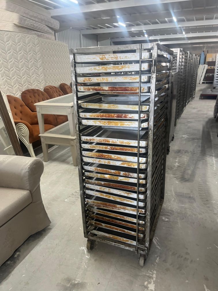 Tepsi taşıma arabası