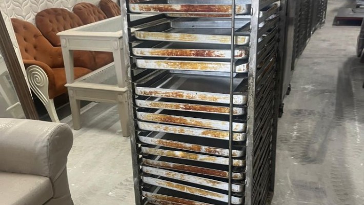 Tepsi taşıma arabası