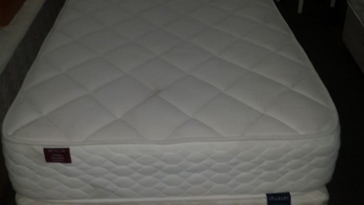 Otel yatak ve bazası